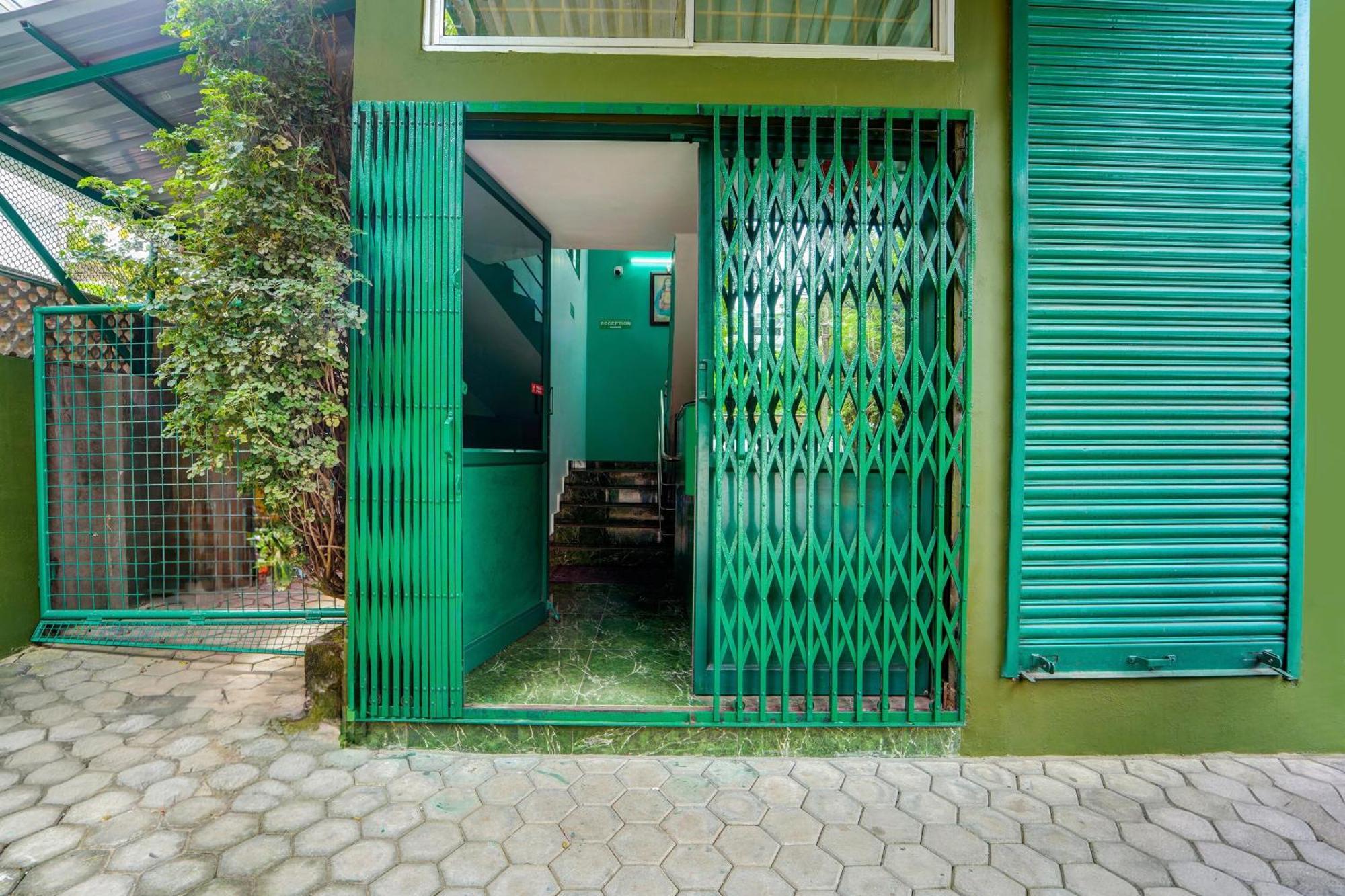 Super Hotel O Vennala Near Palarivattom Kochi Exterior foto